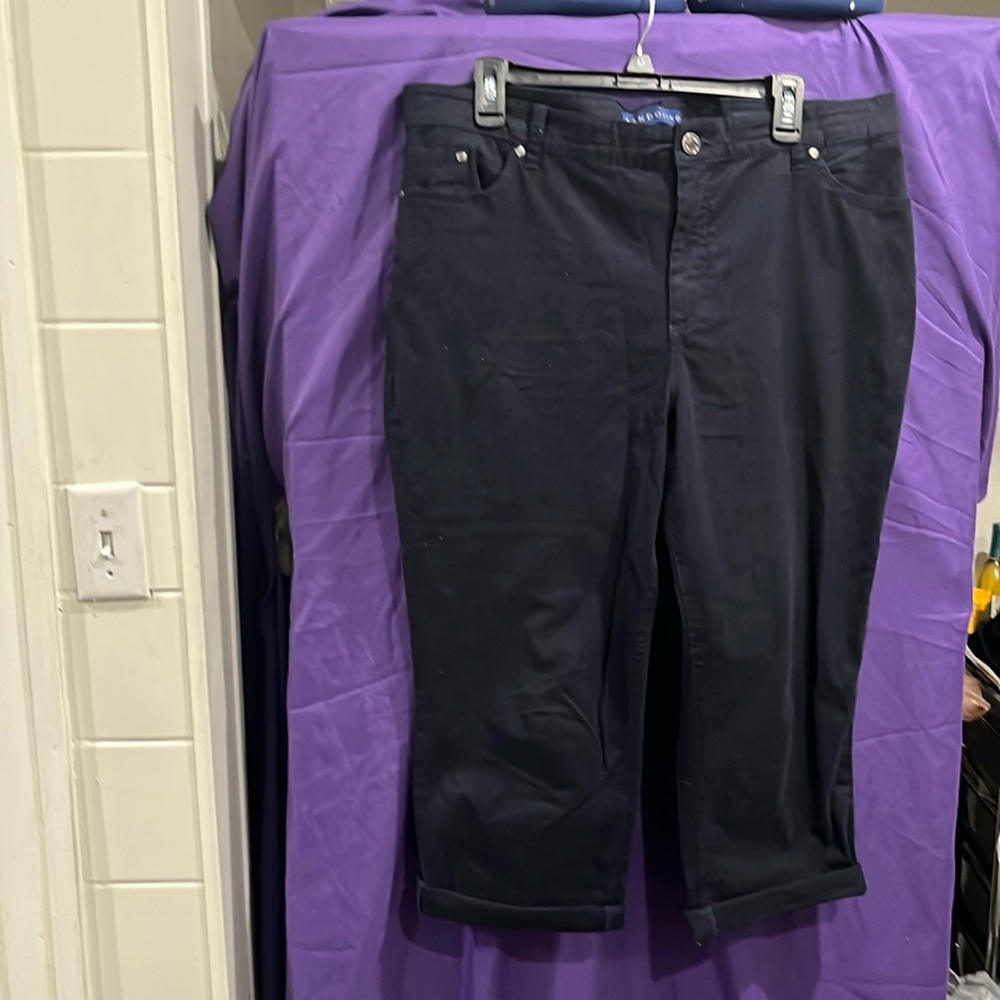 Woman Capri by Bandolino size 14 black pockets front and back